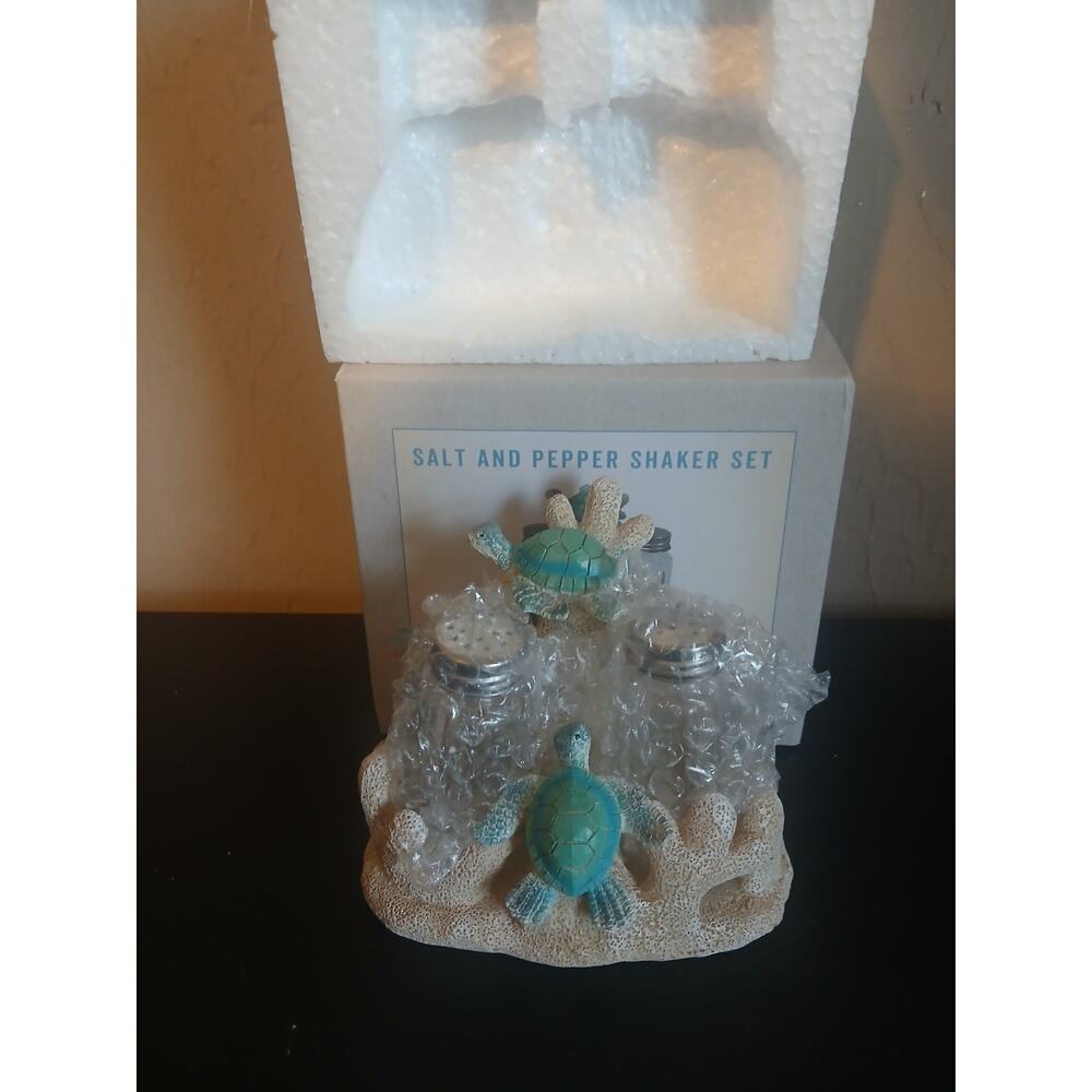Cracker Barrel Salt & Pepper Shaker Set Beach Sea Turtles With Rack New In Box